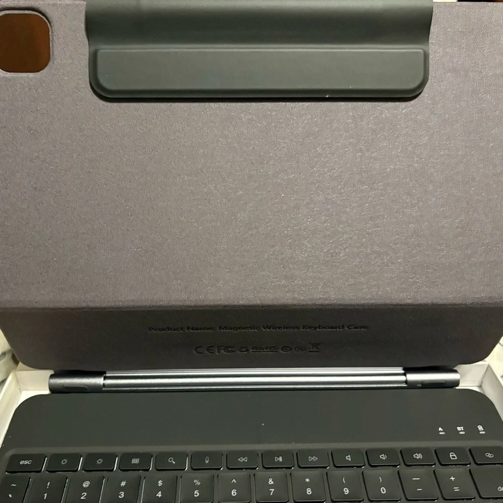 Tablet Keyboard Case - Black Magnetic Folio with Built-in Trackpad iPad Air 13”